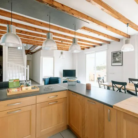 Maison Bord De 200 M A Pieds De La Villa