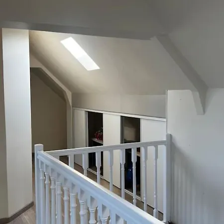 Maison Bord De 200 M A Pieds De La *