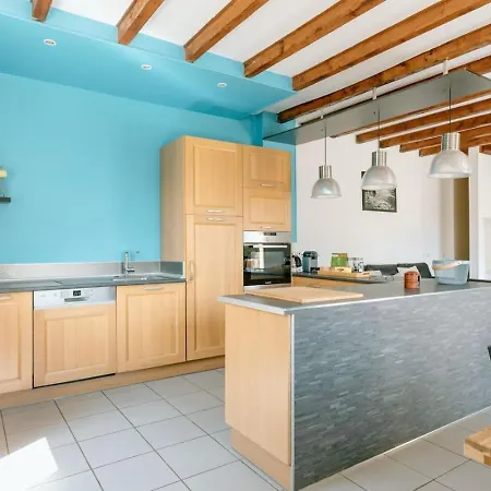 Maison Bord De 200 M A Pieds De La *
