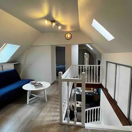 Maison Bord De 200 M A Pieds De La