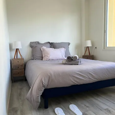 Villa Maison Bord De 200 M A Pieds De La *