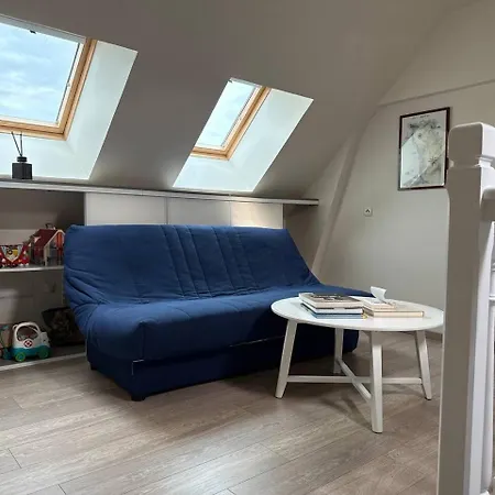 Maison Bord De 200 M A Pieds De La *