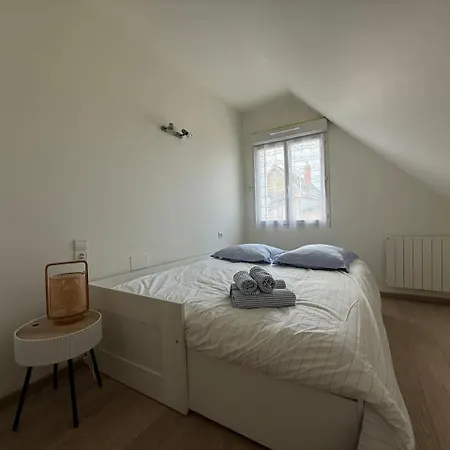 Maison Bord De 200 M A Pieds De La