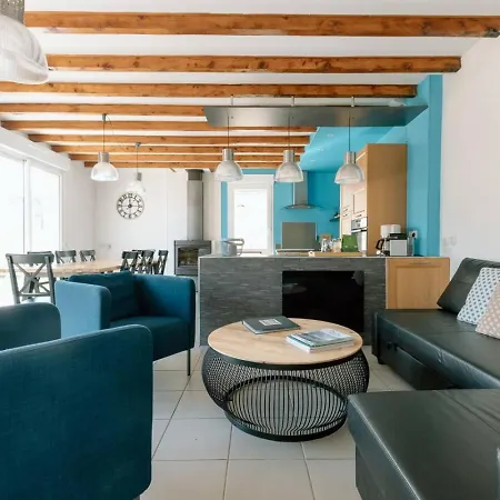 Maison Bord De 200 M A Pieds De La *