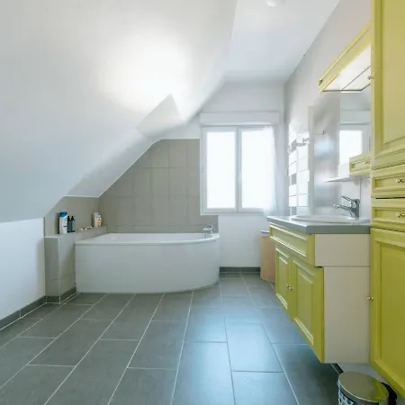 Villa Maison Bord De 200 M A Pieds De La Saint-Germain-sur-Ay