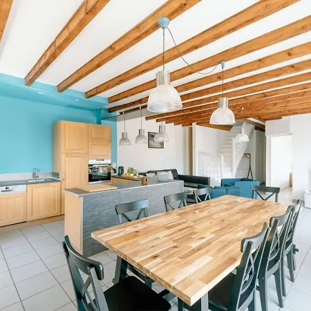 Maison Bord De 200 M A Pieds De La *